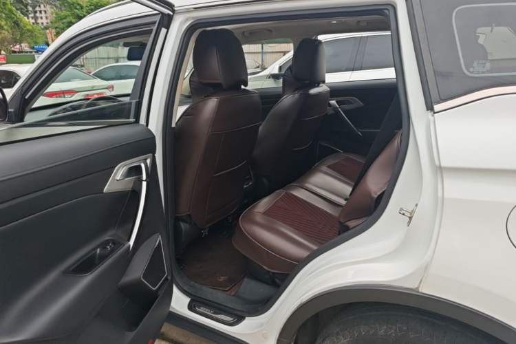 Used Geely Auto Emgrand X7 Sport 2018 1.8TD Automatic Two-Wheel Drive Smart Connect 4G Internet Edition Left Rear Seat