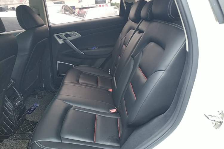 Used Geely Auto Emgrand X7 Sport 2018 1.8TD Automatic Two-Wheel Drive Smart Connect 4G Internet Edition Left Rear Seat