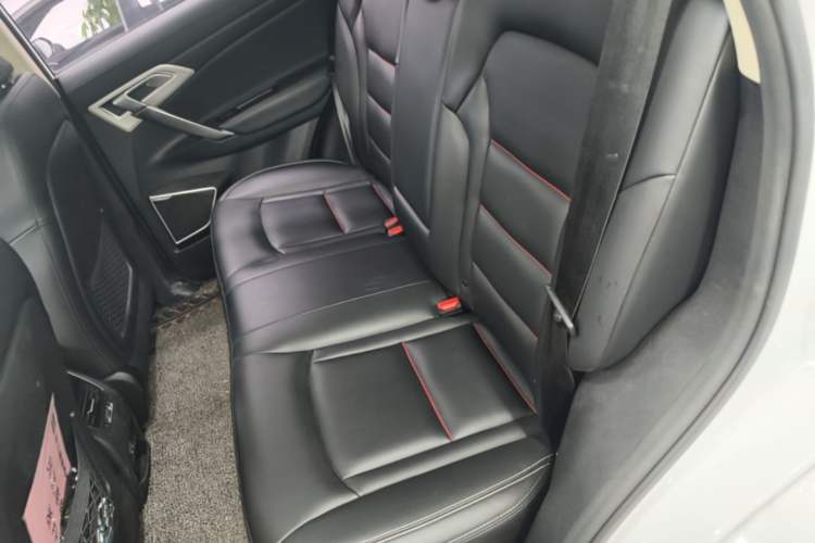 Used Geely Auto Emgrand X7 Sport 2018 1.8TD Automatic Two-Wheel Drive Smart Connect 4G Internet Edition Left Rear Seat