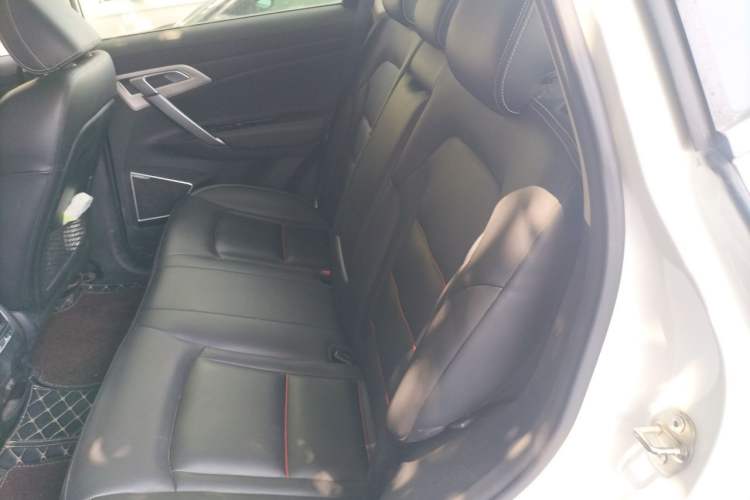 Used Geely Auto Emgrand X7 Sport 2018 Revised Version 1.8TD Automatic Two-Wheel Drive Smart Connectivity 4G-Enabled Edition Left Rear Seat