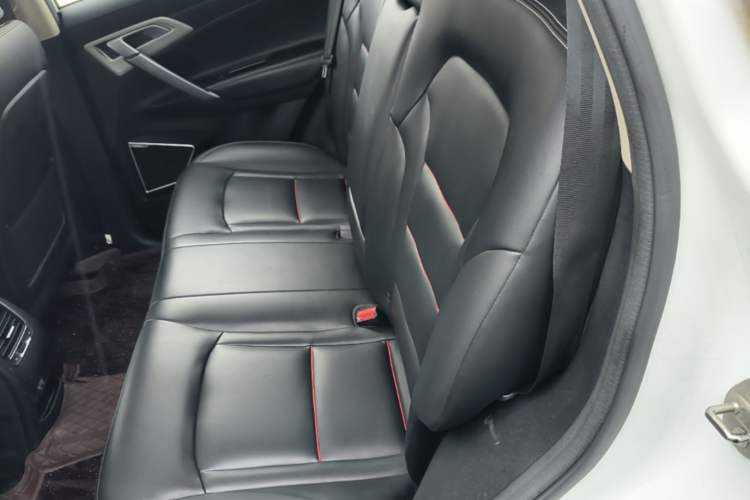 Used Geely Auto Emgrand X7 Sport 2018 1.8TD Automatic Two-Wheel Drive Smart Connect 4G Internet Edition Left Rear Seat