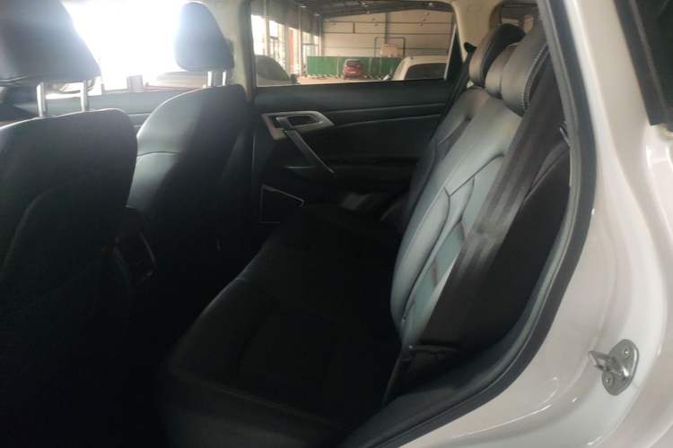 Used Geely Auto Emgrand X7 Sport 2018 1.8TD Automatic Two-Wheel Drive Zhiya Model Left Rear Seat