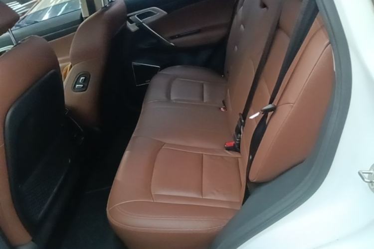 Used Geely Auto Emgrand X7 Sport 2018 1.8TD Automatic Two-Wheel Drive ZhiZun Model with 4G Connectivity Left Rear Seat