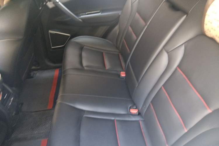 Used Geely Auto Emgrand X7 Sport 2018 1.8TD Automatic Two-Wheel Drive Smart Connect 4G Internet Edition Left Rear Seat