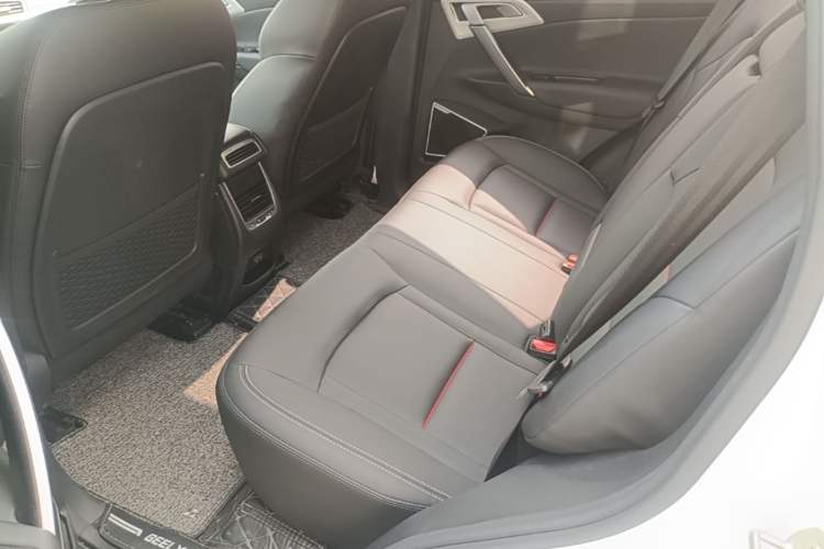Used Geely Auto Emgrand X7 Sport 2018 1.8TD Automatic Two-Wheel Drive Smart Connect 4G Internet Edition Left Rear Seat