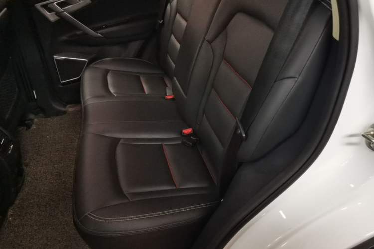 Used Geely Auto Emgrand X7 Sport 2018 1.8TD Automatic Two-Wheel Drive Smart Connect 4G Internet Edition Left Rear Seat