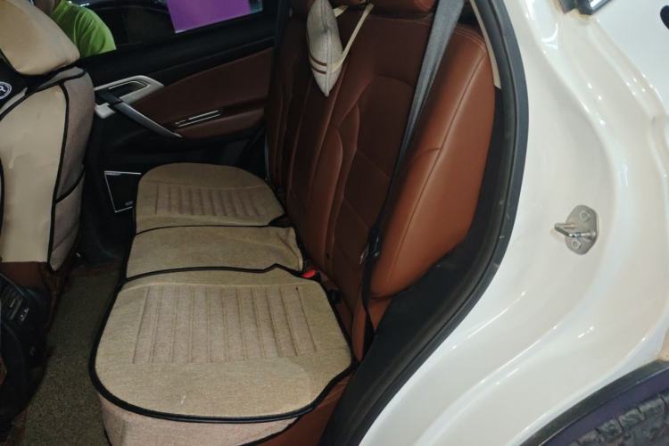 Used Geely Auto Emgrand X7 Sport 2018 1.8TD Automatic Two-Wheel Drive ZhiZun Model with 4G Connectivity Left Rear Seat