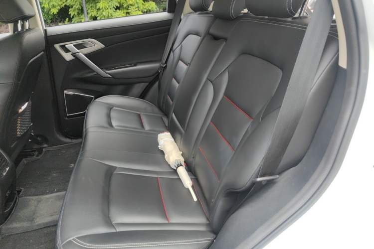Used Geely Auto Emgrand X7 Sport 2018 1.8TD Automatic Two-Wheel Drive Smart Connect 4G Internet Edition Left Rear Seat