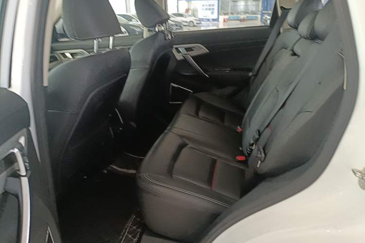 Used Geely Auto Emgrand X7 Sport 2018 1.8TD Automatic Two-Wheel Drive Smart Connect 4G Internet Edition Left Rear Seat