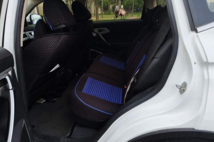 Used Geely Auto Emgrand X7 Sport 2018 1.8TD Automatic Two-Wheel Drive Smart Connect 4G Internet Edition Left Rear Seat