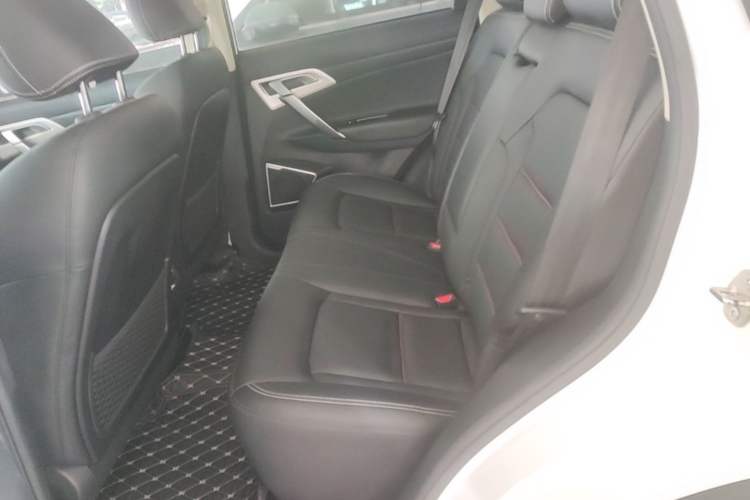 Used Geely Auto Emgrand X7 Sport 2018 1.8TD Automatic Two-Wheel Drive Smart Connect 4G Internet Edition Left Rear Seat