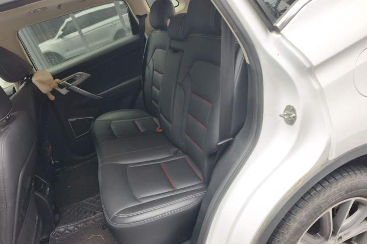 Used Geely Auto Emgrand X7 Sport 2018 1.8TD Automatic Two-Wheel Drive Smart Connect 4G Internet Edition Left Rear Seat