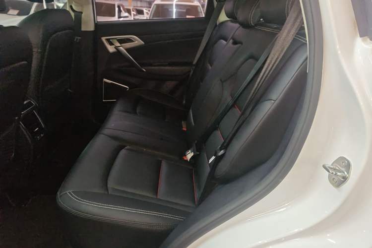 Used Geely Auto Emgrand X7 Sport 2018 1.8TD Automatic Two-Wheel Drive Smart 4G Connected Version Left Rear Seat