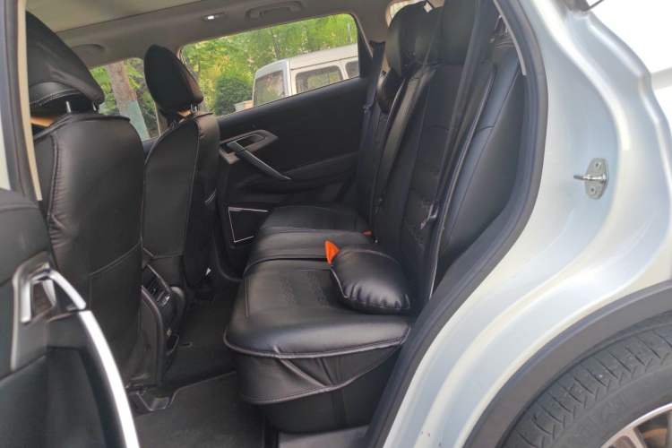 Used Geely Auto Emgrand X7 Sport 2018 Revised Version 1.8TD Automatic Two-Wheel Drive Smart Connectivity 4G-Enabled Edition Left Rear Seat