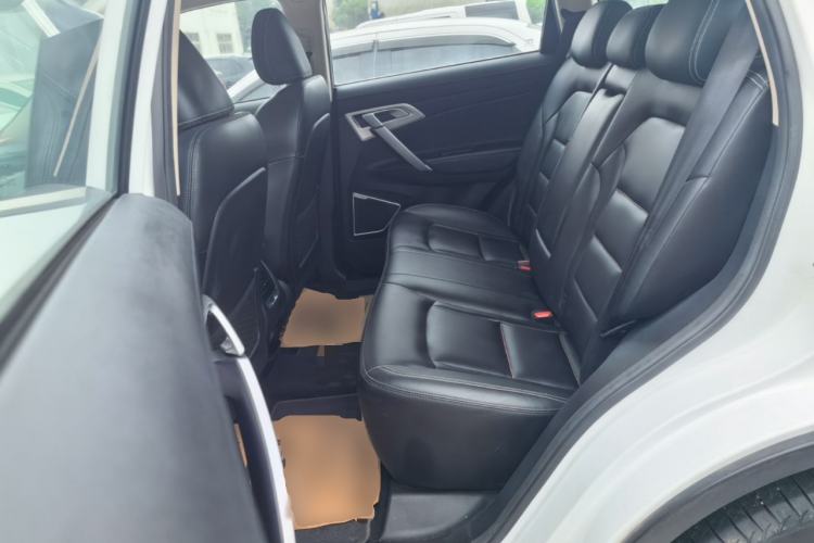 Used Geely Auto Emgrand X7 Sport 2018 1.8TD Automatic Two-Wheel Drive Smart Connect 4G Internet Edition Left Rear Seat