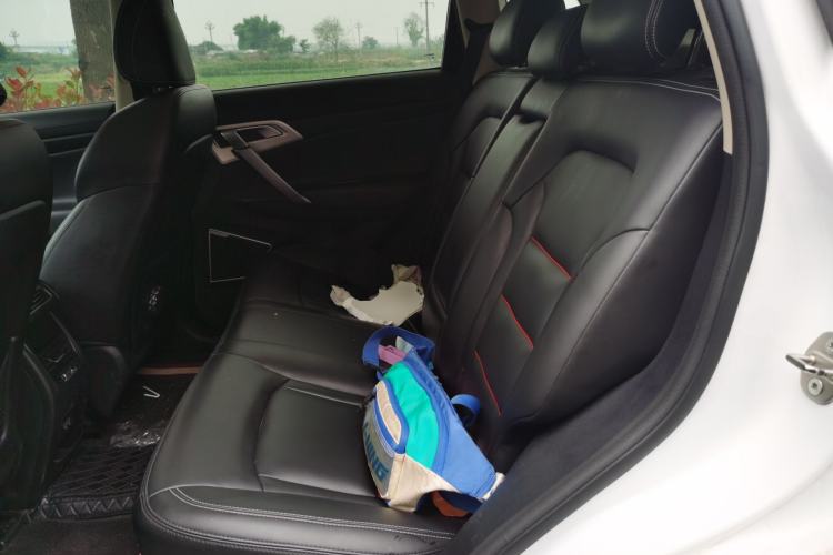 Used Geely Auto Emgrand X7 Sport 2018 1.8TD Automatic Two-Wheel Drive Smart Connect 4G Internet Edition Left Rear Seat