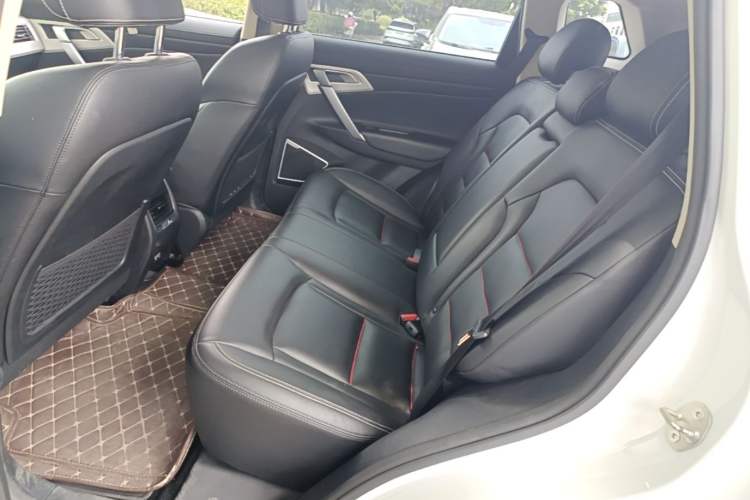 Used Geely Auto Emgrand X7 Sport 2018 1.8TD Automatic Two-Wheel Drive Smart Connect 4G Internet Edition Left Rear Seat