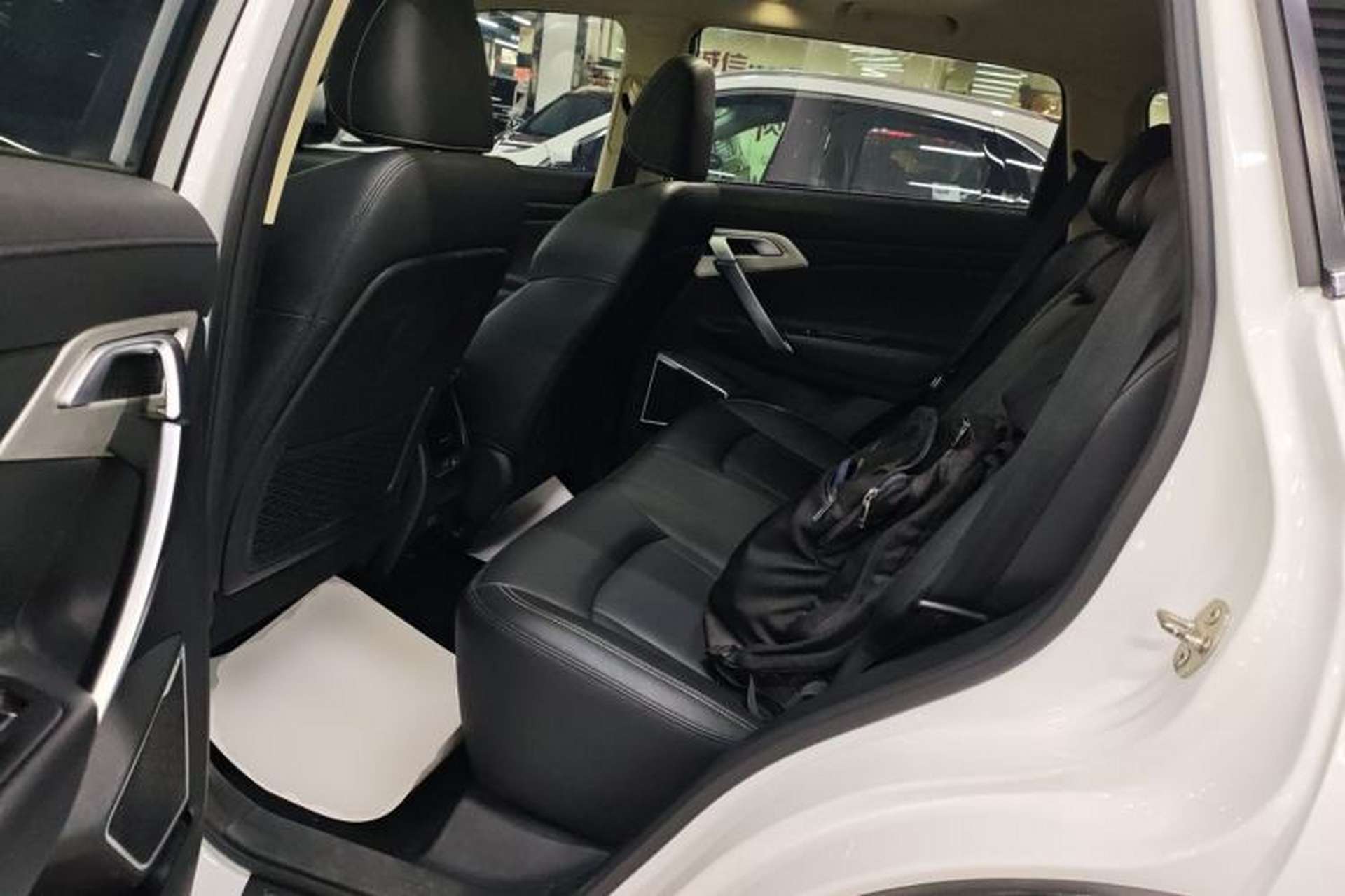 Used Geely Auto Emgrand X7 Sport 2018 1.8TD Automatic Two-Wheel Drive Smart Connect 4G Internet Edition Left Rear Seat