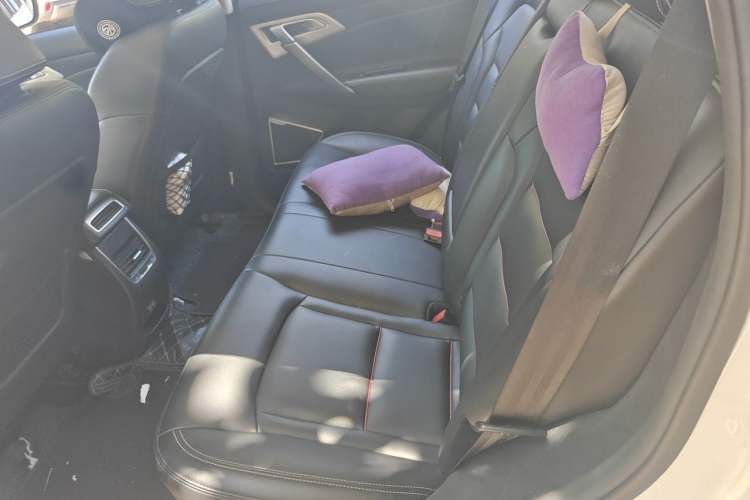 Used Geely Auto Emgrand X7 Sport 2018 1.8TD Automatic Two-Wheel Drive Smart Connect 4G Internet Edition Left Rear Seat