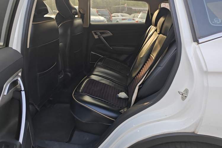 Used Geely Auto Emgrand X7 Sport 2018 1.8TD Automatic Two-Wheel Drive Smart Connect 4G Internet Edition Left Rear Seat