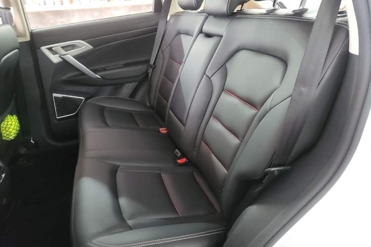 Used Geely Auto Emgrand X7 Sport 2018 1.8TD Automatic Two-Wheel Drive Smart Connect 4G Internet Edition Left Rear Seat