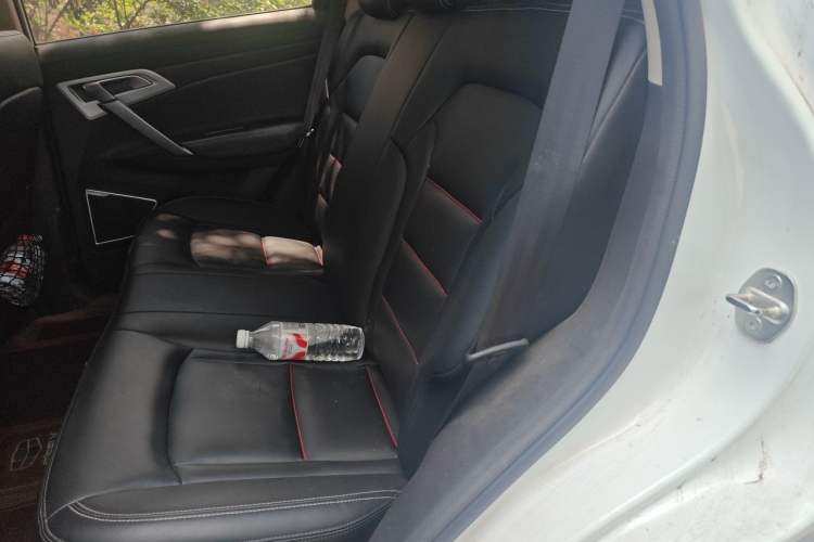 Used Geely Auto Emgrand X7 Sport 2018 1.8TD Automatic Two-Wheel Drive Zhiya Model Left Rear Seat