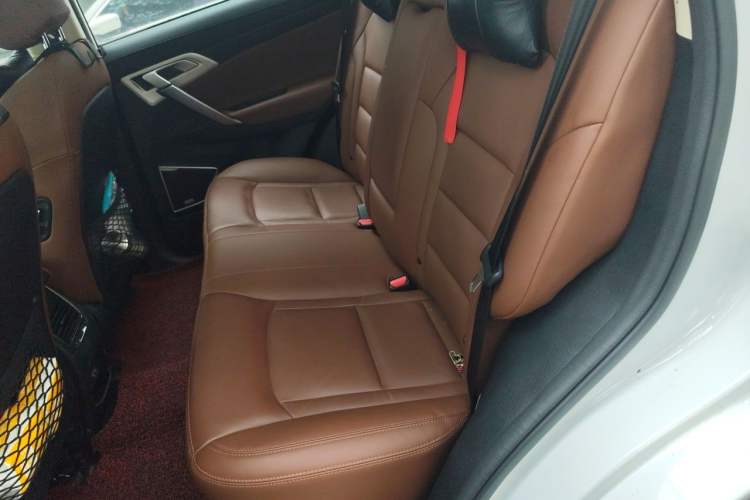 Used Geely Auto Emgrand X7 Sport 2018 1.8TD Automatic Two-Wheel Drive ZhiZun Model with 4G Connectivity Left Rear Seat