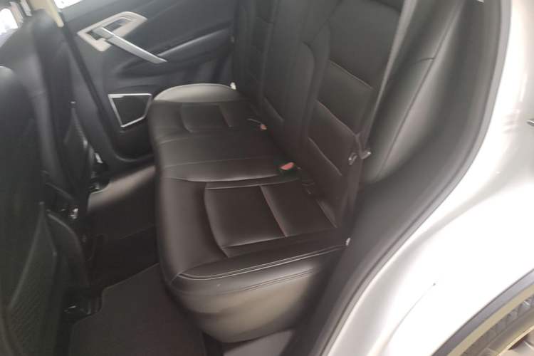 Used Geely Auto Emgrand X7 Sport 2018 1.8TD Automatic Two-Wheel Drive Smart Connect 4G Internet Edition Left Rear Seat