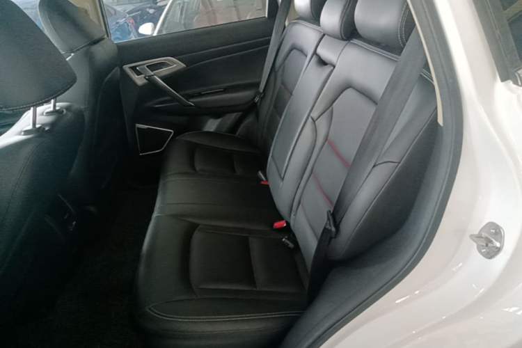 Used Geely Auto Emgrand X7 Sport 2018 1.8TD Automatic Two-Wheel Drive Smart Connect 4G Internet Edition Left Rear Seat