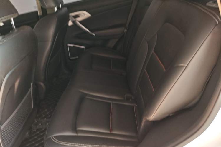 Used Geely Auto Emgrand X7 Sport 2018 1.8TD Automatic Two-Wheel Drive Zhiya Model Left Rear Seat
