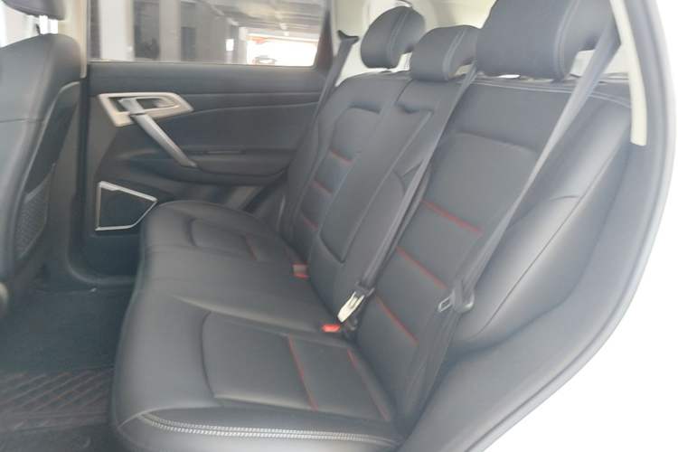 Used Geely Auto Emgrand X7 Sport 2018 1.8TD Automatic Two-Wheel Drive Smart Connect 4G Internet Edition Left Rear Seat