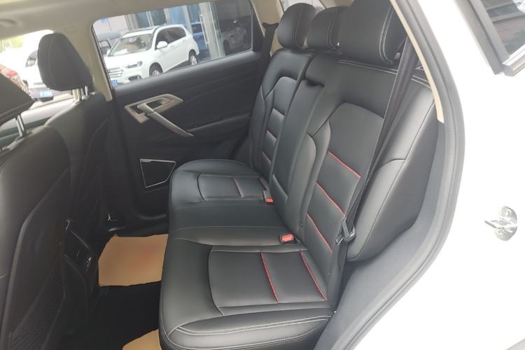 Used Geely Auto Emgrand X7 Sport 2018 1.8TD Automatic Two-Wheel Drive Smart 4G Connected Version Left Rear Seat