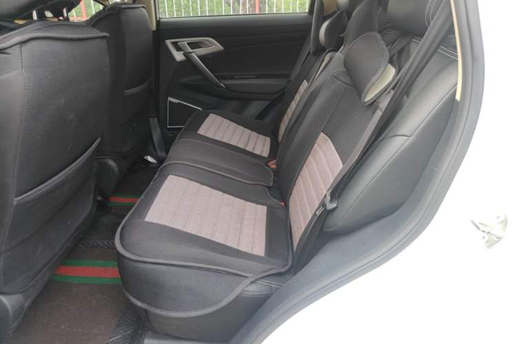 Used Geely Auto Emgrand X7 Sport 2018 1.8TD Automatic Two-Wheel Drive Smart Connect 4G Internet Edition Left Rear Seat