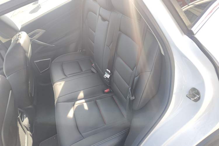 Used Geely Auto Emgrand X7 Sport 2018 1.8TD Automatic Two-Wheel Drive Smart Connect 4G Internet Edition Left Rear Seat