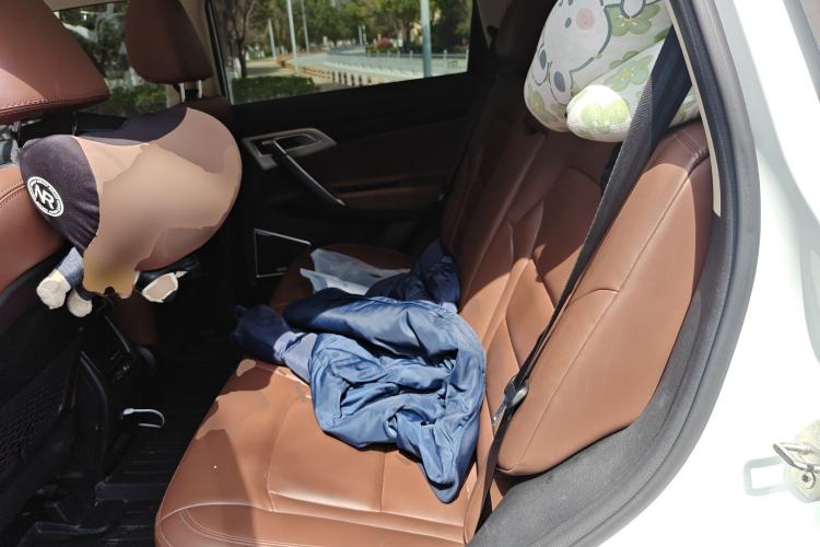 Used Geely Auto Emgrand X7 Sport 2018 1.8TD Automatic Two-Wheel Drive ZhiZun Model with 4G Connectivity Left Rear Seat