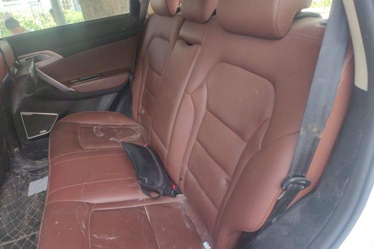 Used Geely Auto Emgrand X7 Sport 2018 1.8TD Automatic Two-Wheel Drive ZhiZun Model with 4G Connectivity Left Rear Seat