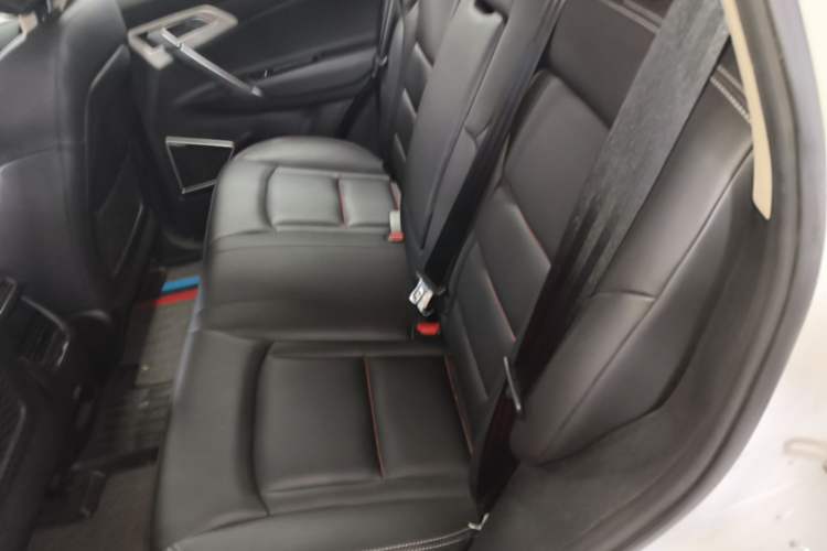 Used Geely Auto Emgrand X7 Sport 2018 1.8TD Automatic Two-Wheel Drive Smart Connect 4G Internet Edition Left Rear Seat
