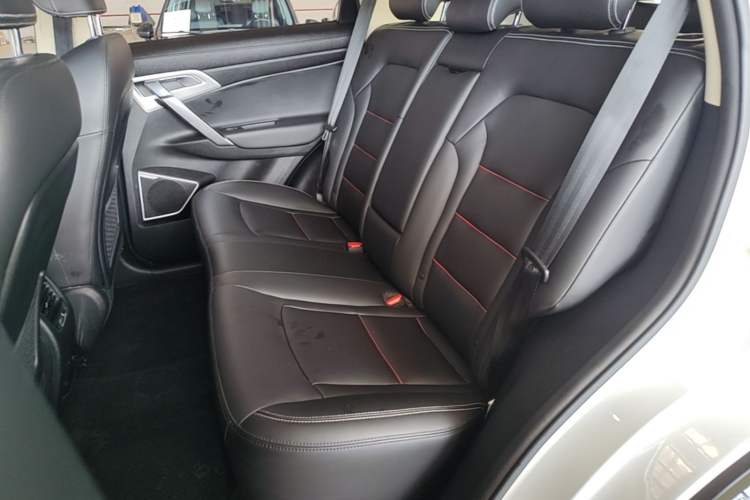 Used Geely Auto Emgrand X7 Sport 2018 1.8TD Automatic Two-Wheel Drive Smart Connect 4G Internet Edition Left Rear Seat