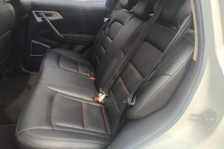 Used Geely Auto Emgrand X7 Sport 2018 1.8TD Automatic Two-Wheel Drive Zhiya Model Left Rear Seat