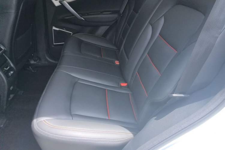 Used Geely Auto Emgrand X7 Sport 2018 1.8TD Automatic Two-Wheel Drive Smart Connect 4G Internet Edition Left Rear Seat