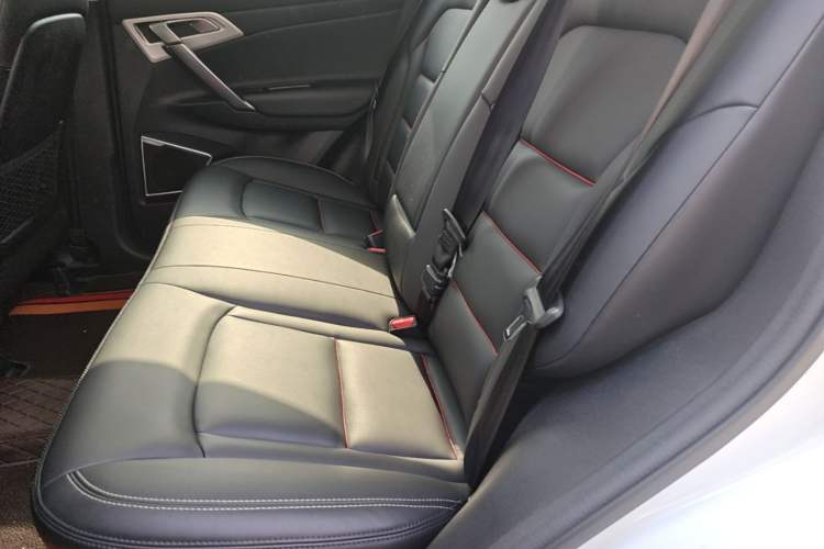 Used Geely Auto Emgrand X7 Sport 2018 1.8TD Automatic Two-Wheel Drive Smart Connect 4G Internet Edition Left Rear Seat
