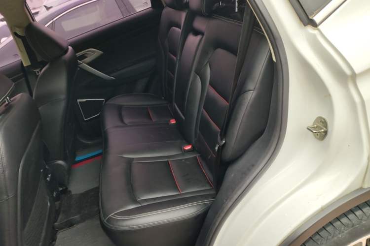 Used Geely Auto Emgrand X7 Sport 2018 1.8TD Automatic Two-Wheel Drive Smart Connect 4G Internet Edition Left Rear Seat