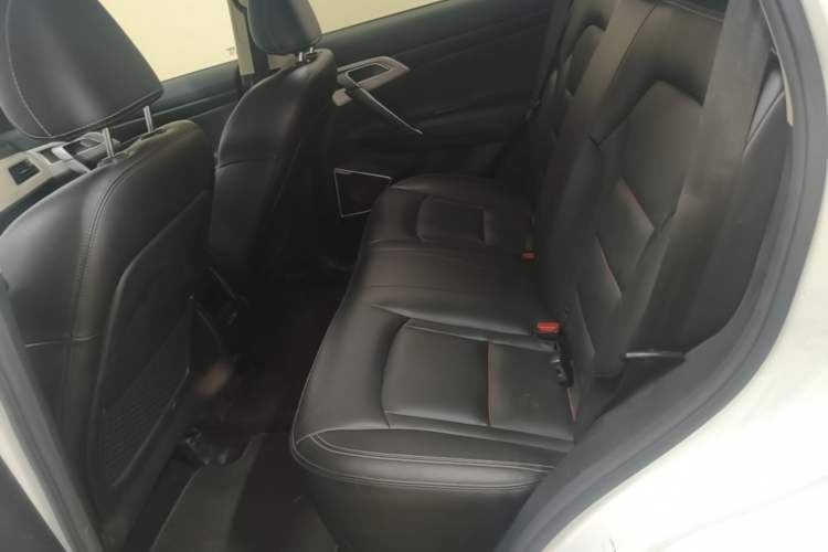 Used Geely Auto Emgrand X7 Sport 2018 1.8TD Automatic Two-Wheel Drive Zhiya Model Left Rear Seat