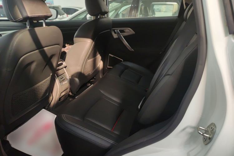 Used Geely Auto Emgrand X7 Sport 2018 1.8TD Automatic Two-Wheel Drive Smart Connect 4G Internet Edition Left Rear Seat