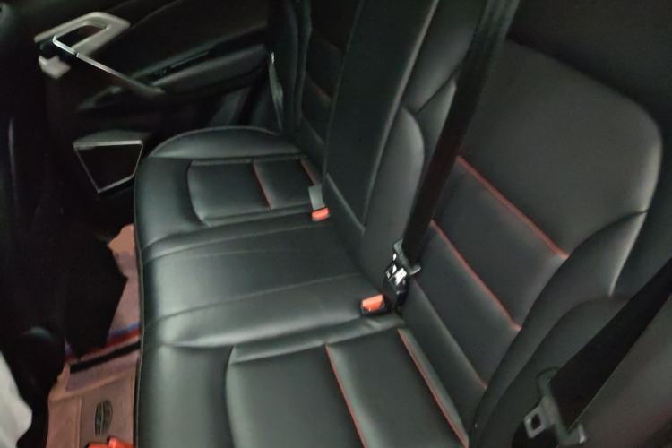 Used Geely Auto Emgrand X7 Sport 2018 1.8TD Automatic Two-Wheel Drive Smart 4G Connected Version Left Rear Seat