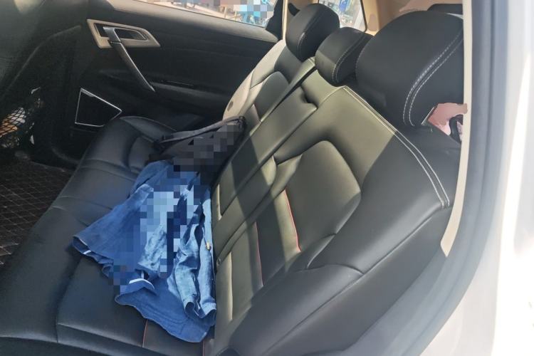 Used Geely Auto Emgrand X7 Sport 2018 1.8TD Automatic Two-Wheel Drive Smart Connect 4G Internet Edition Left Rear Seat