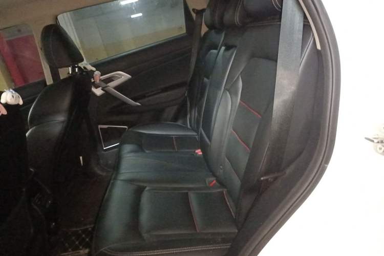 Used Geely Auto Emgrand X7 Sport 2018 1.8TD Automatic Two-Wheel Drive Smart Connect 4G Internet Edition Left Rear Seat