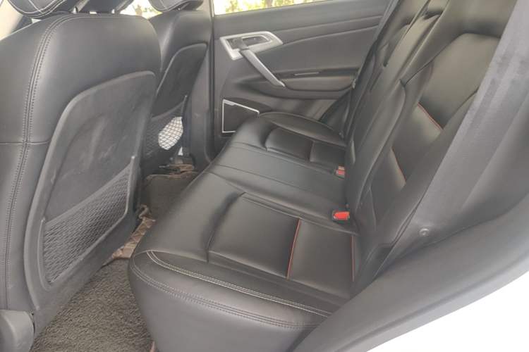Used Geely Auto Emgrand X7 Sport 2018 1.8TD Automatic Two-Wheel Drive Smart Connect 4G Internet Edition Left Rear Seat