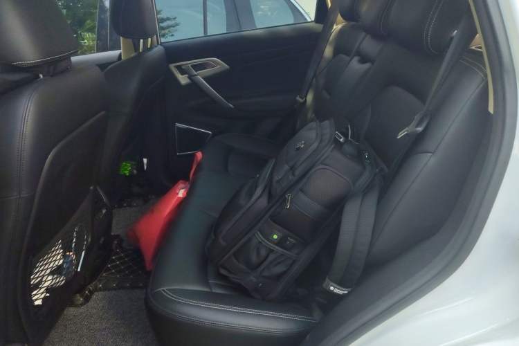 Used Geely Auto Emgrand X7 Sport 2018 1.8TD Automatic Two-Wheel Drive Smart Connect 4G Internet Edition Left Rear Seat