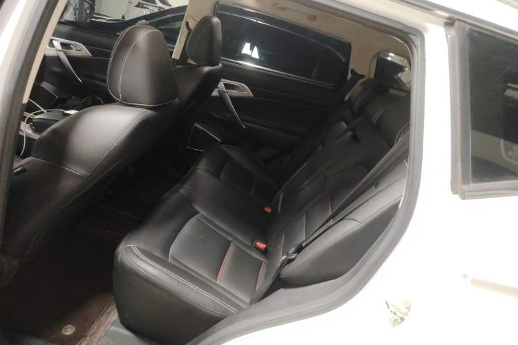 Used Geely Auto Emgrand X7 Sport 2018 1.8TD Automatic Two-Wheel Drive Smart Connect 4G Internet Edition Left Rear Seat